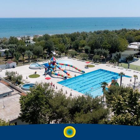 Club Del Sole Stork Family Collection Hotel Giulianova Bagian luar foto