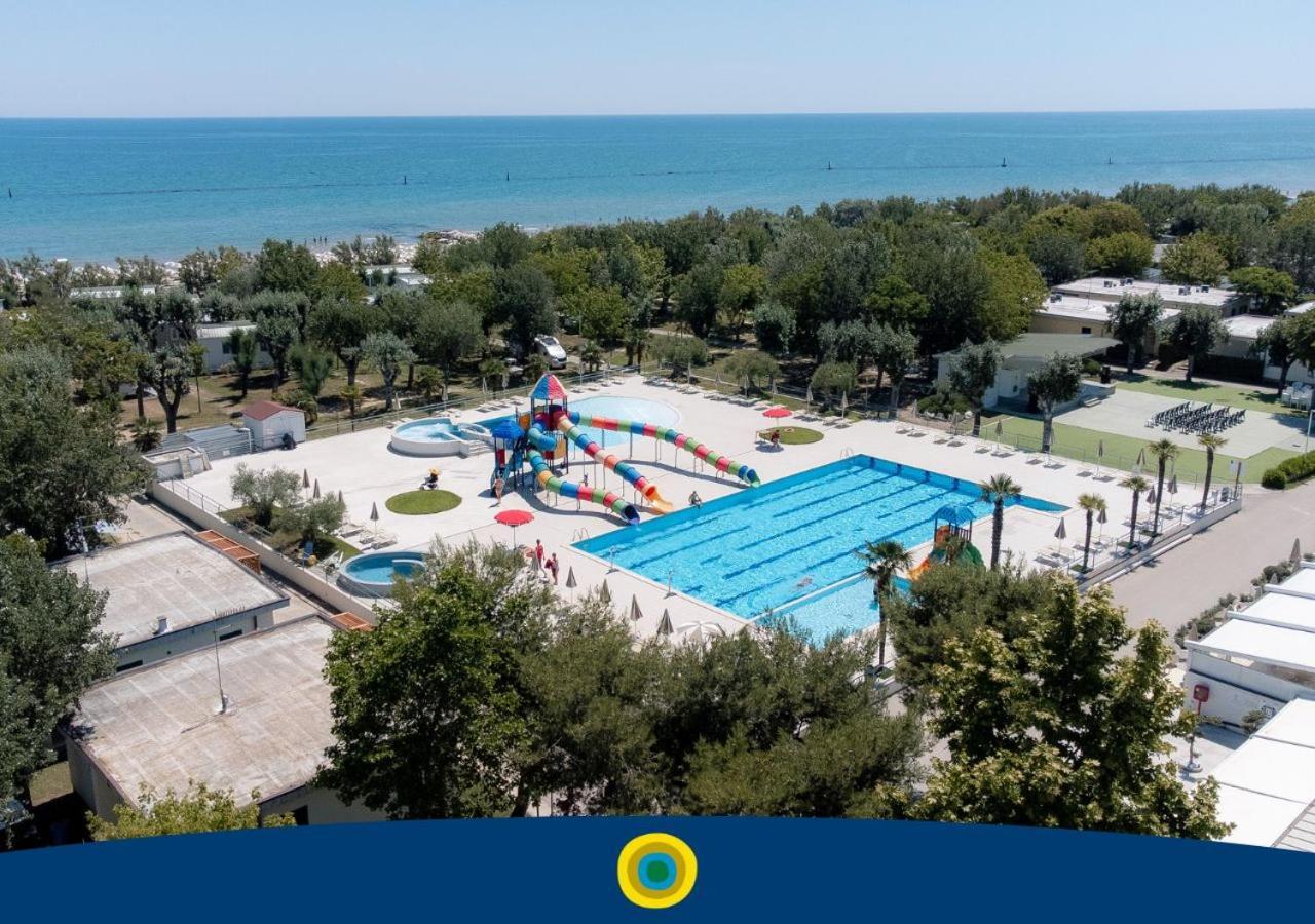 Club Del Sole Stork Family Collection Hotel Giulianova Bagian luar foto