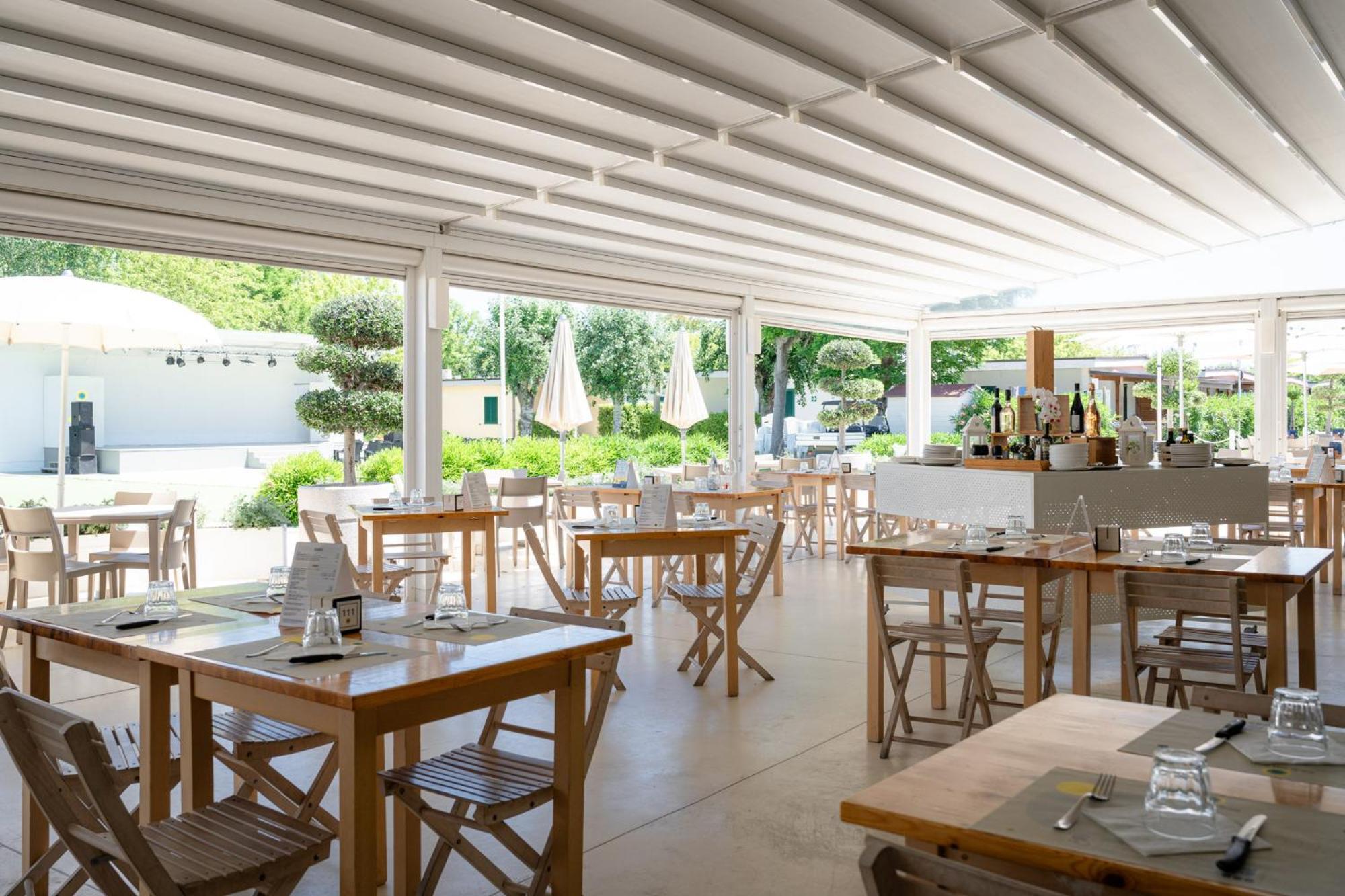 Club Del Sole Stork Family Collection Hotel Giulianova Bagian luar foto