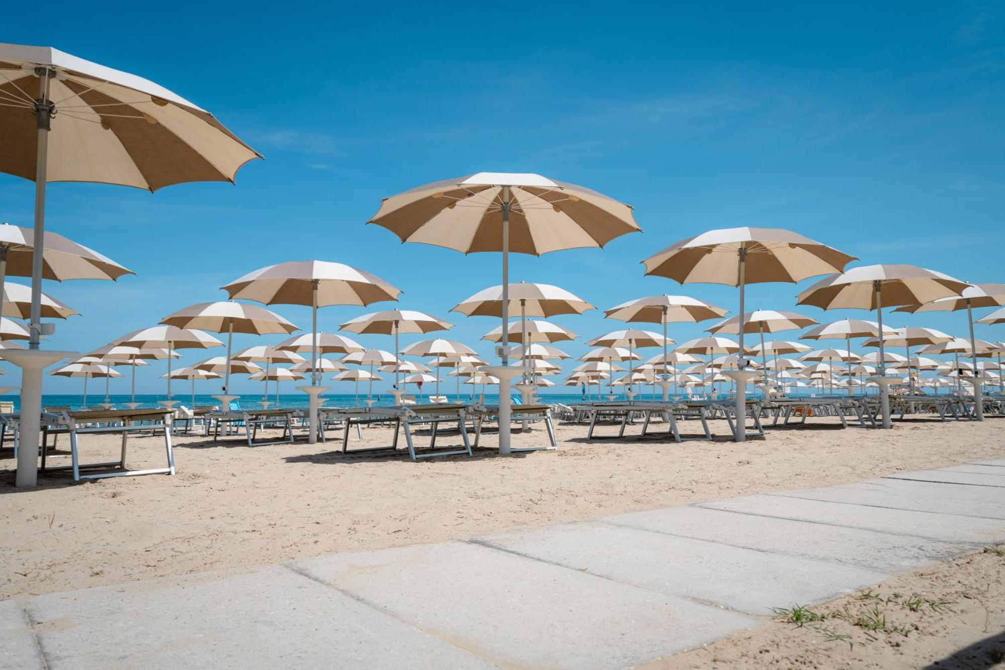 Club Del Sole Stork Family Collection Hotel Giulianova Bagian luar foto