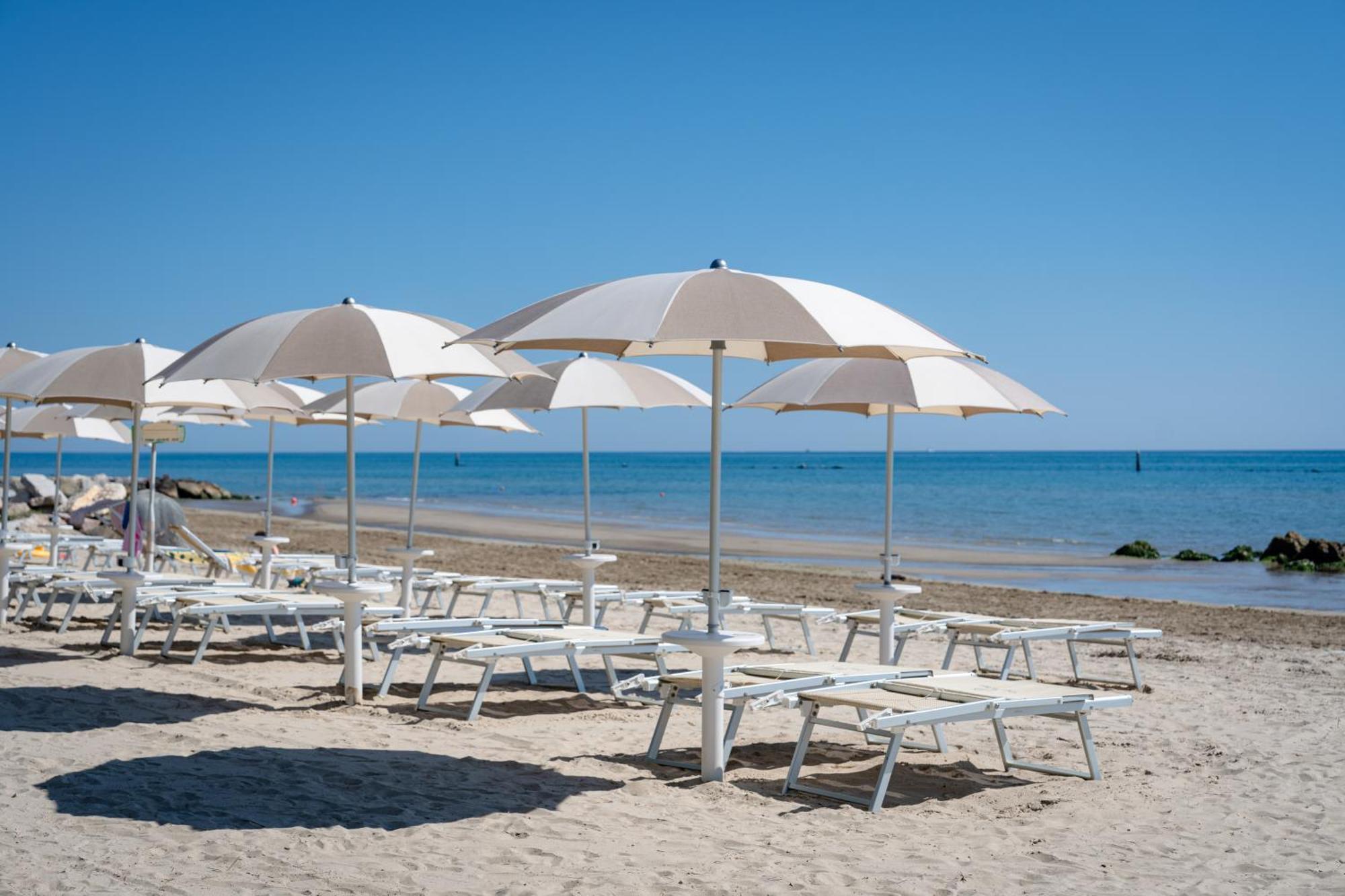 Club Del Sole Stork Family Collection Hotel Giulianova Bagian luar foto