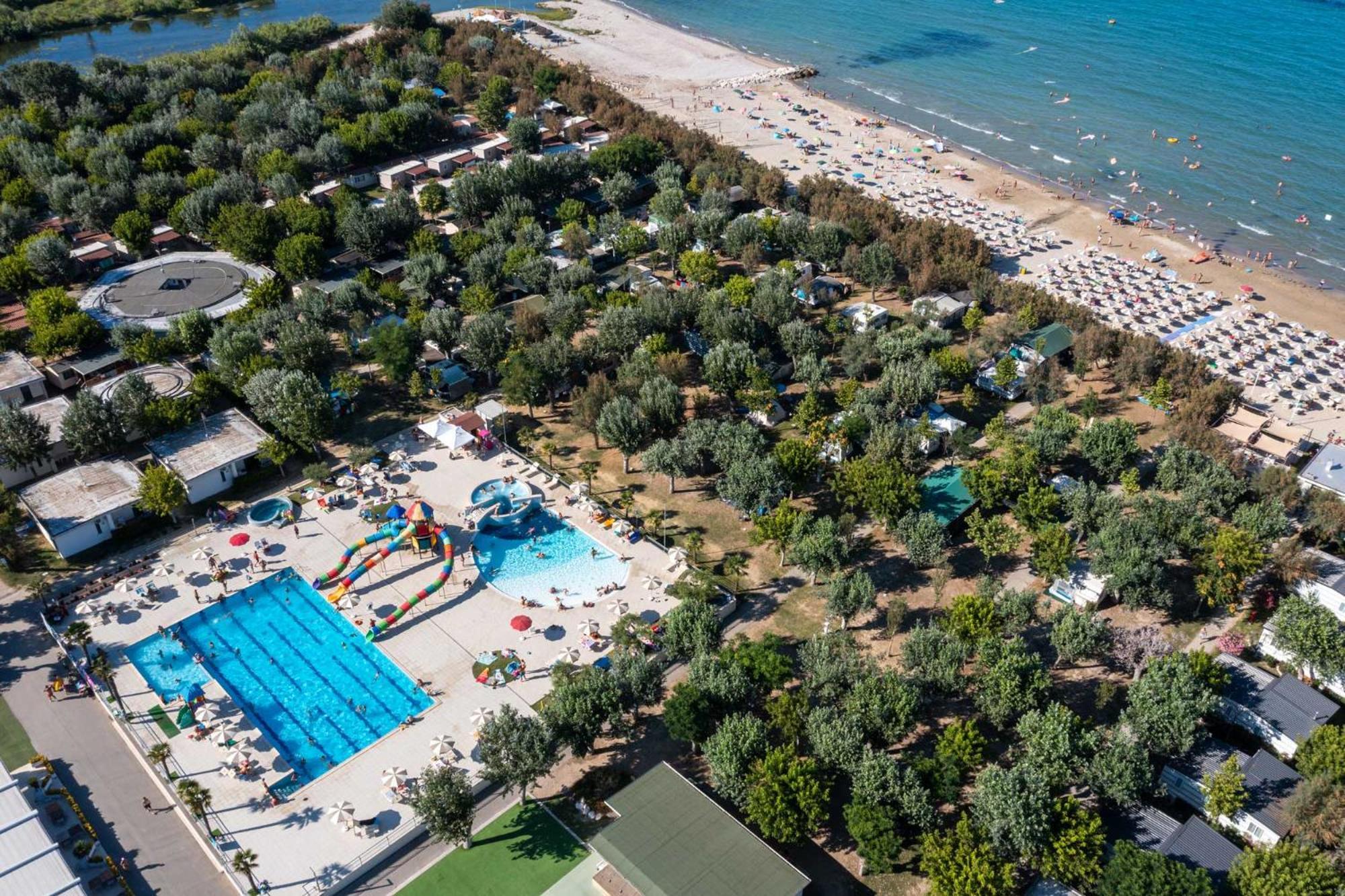 Club Del Sole Stork Family Collection Hotel Giulianova Bagian luar foto