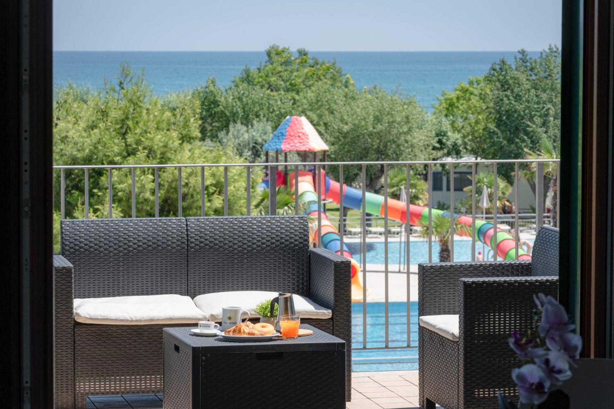 Club Del Sole Stork Family Collection Hotel Giulianova Bagian luar foto